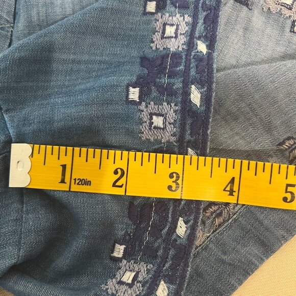 Kaari Blue Embroidered Denim/Chambray Shorts Women's Size 6 - Picture 6 of 16